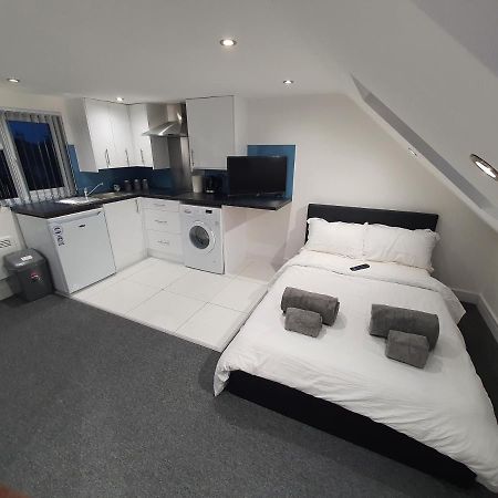 מלון Northolt  New Self Contained Flat,In Hayes, Free Parking מראה חיצוני תמונה