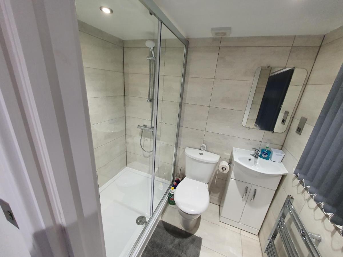מלון Northolt  New Self Contained Flat,In Hayes, Free Parking מראה חיצוני תמונה