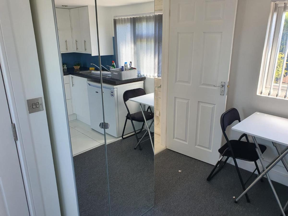 מלון Northolt  New Self Contained Flat,In Hayes, Free Parking מראה חיצוני תמונה