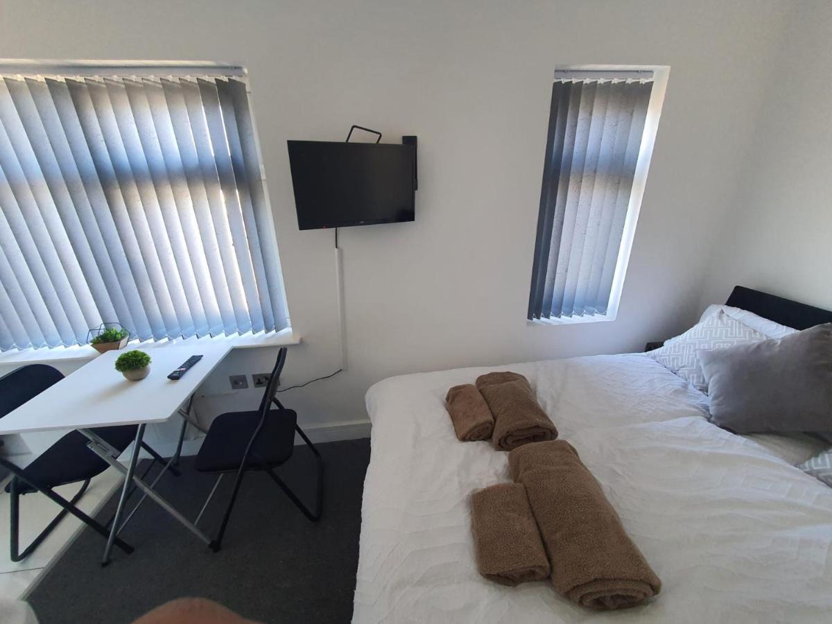 מלון Northolt  New Self Contained Flat,In Hayes, Free Parking מראה חיצוני תמונה