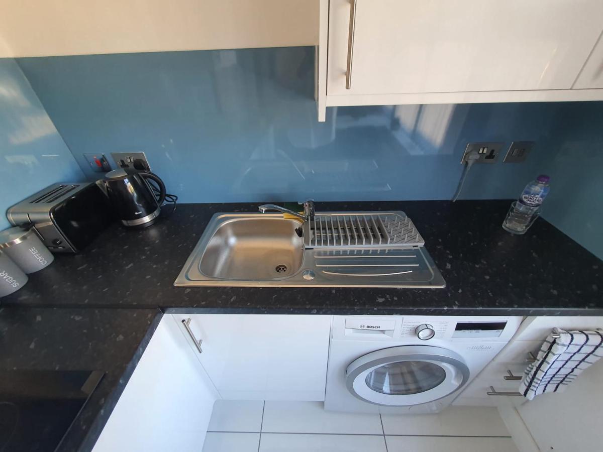מלון Northolt  New Self Contained Flat,In Hayes, Free Parking מראה חיצוני תמונה