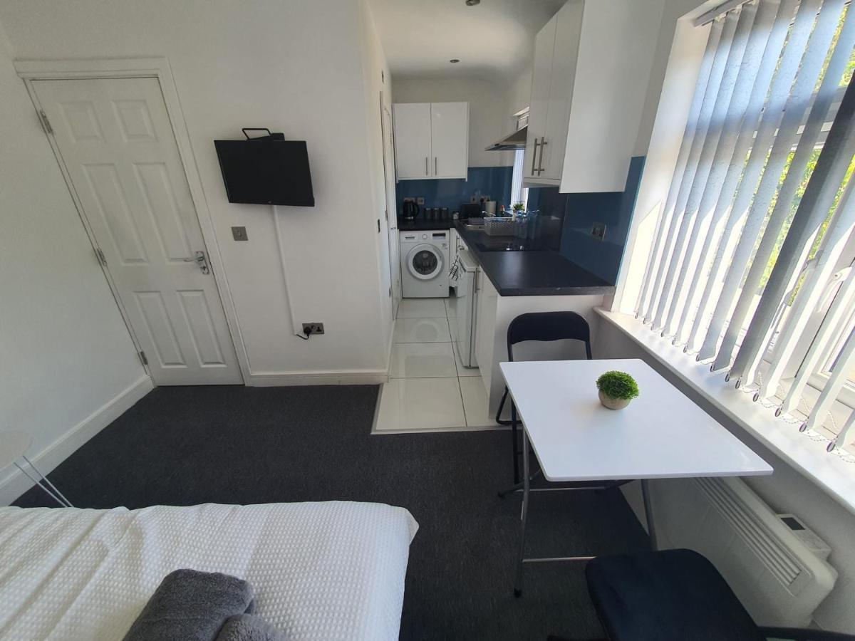 מלון Northolt  New Self Contained Flat,In Hayes, Free Parking מראה חיצוני תמונה
