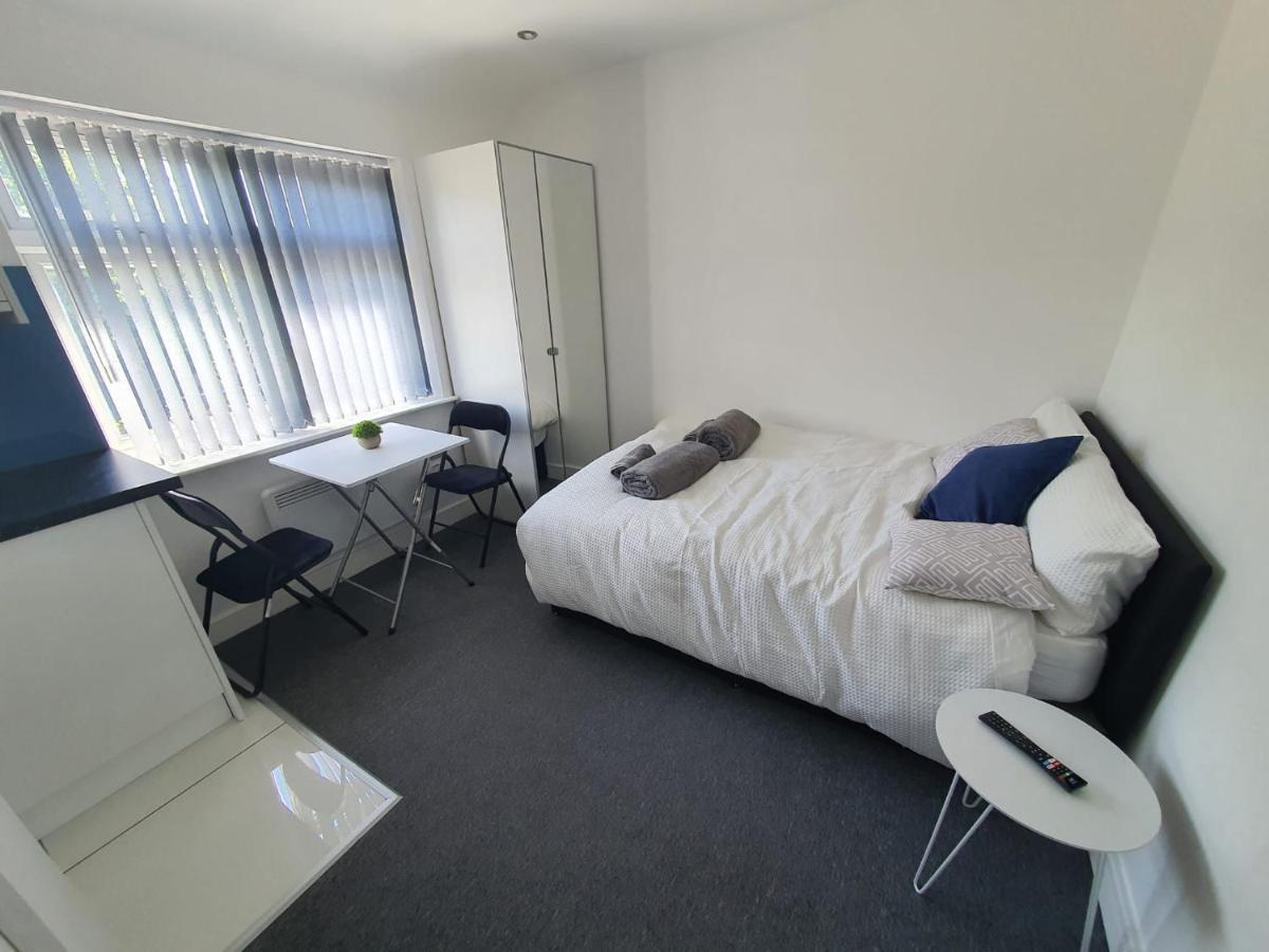 מלון Northolt  New Self Contained Flat,In Hayes, Free Parking מראה חיצוני תמונה