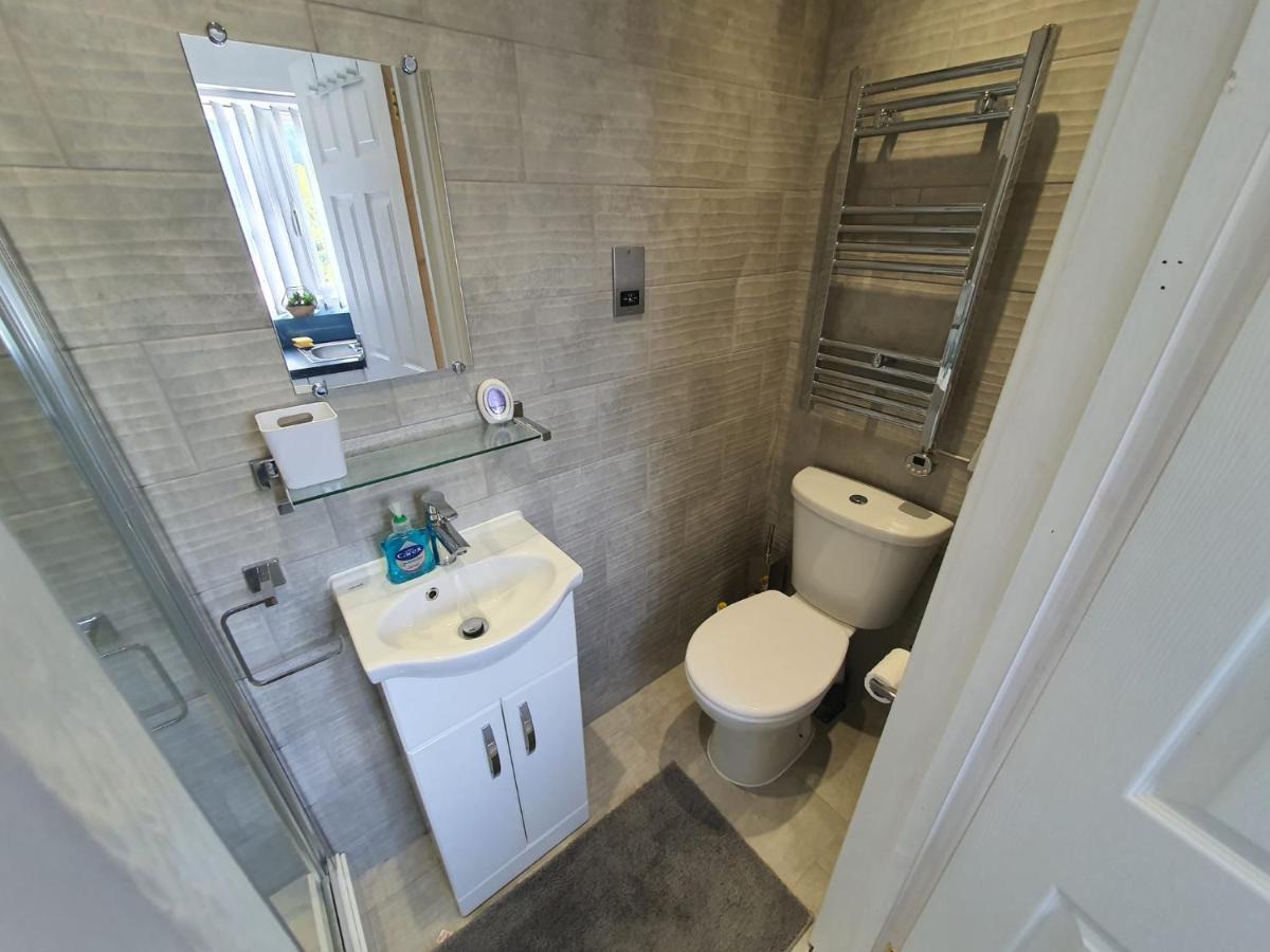 מלון Northolt  New Self Contained Flat,In Hayes, Free Parking מראה חיצוני תמונה